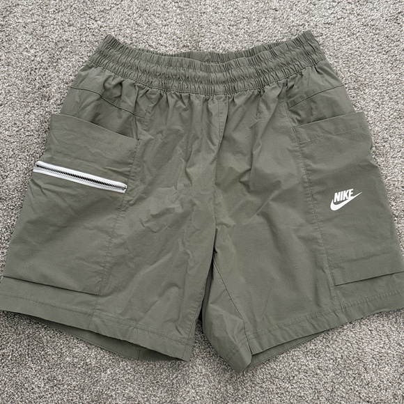Nike Khaki Utility Shorts - Picture 1 of 5